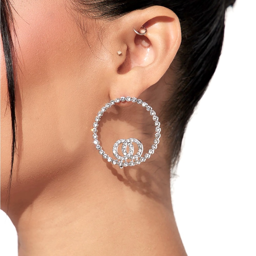 Going Solo Hoop Earrings NEW 🏷️
